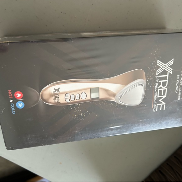 XRelax Gold Skincare Tool with Hot and Cold Settings - Picture 1 of 4